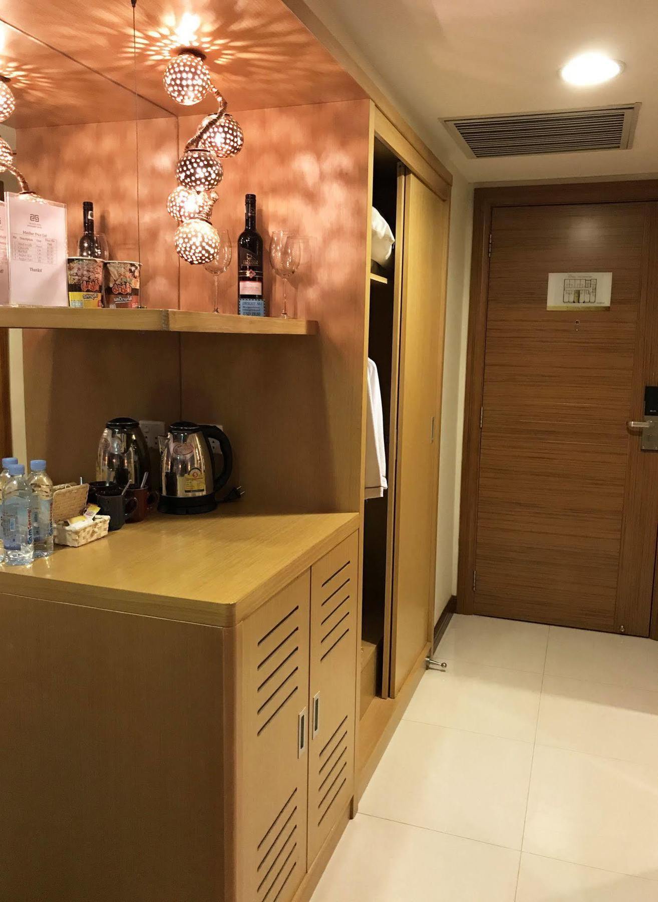 Queen Boutique Hotel Phnom-Penh Buitenkant foto