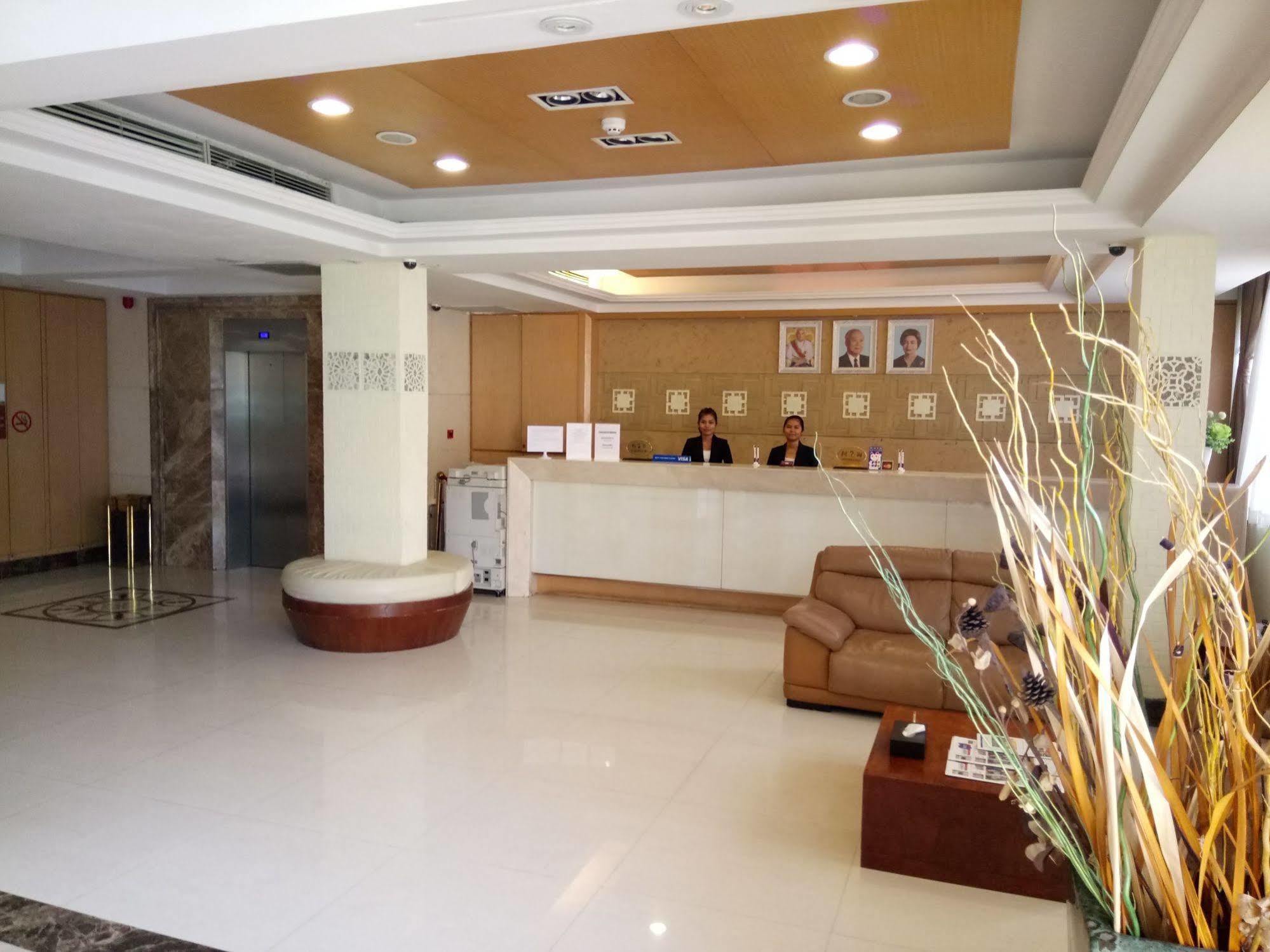 Queen Boutique Hotel Phnom-Penh Buitenkant foto
